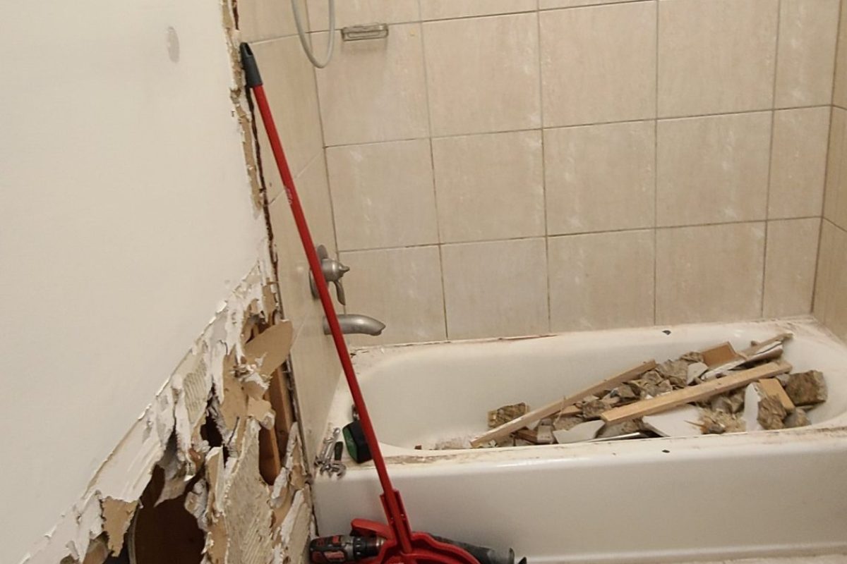 Lalor Bathroom_Primary_Before2-min